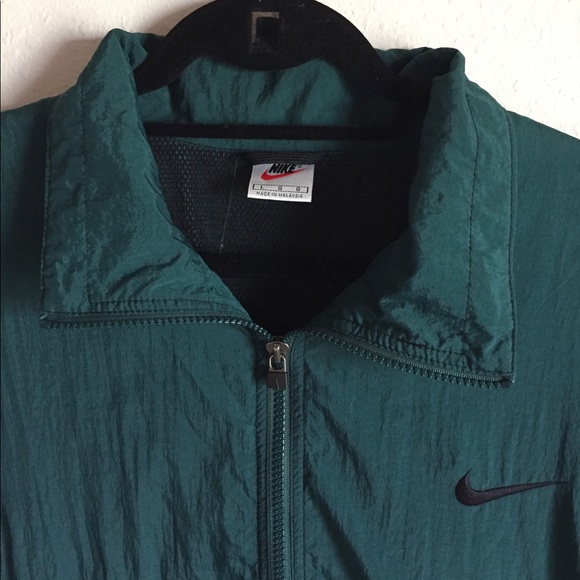 dark green nike windbreaker
